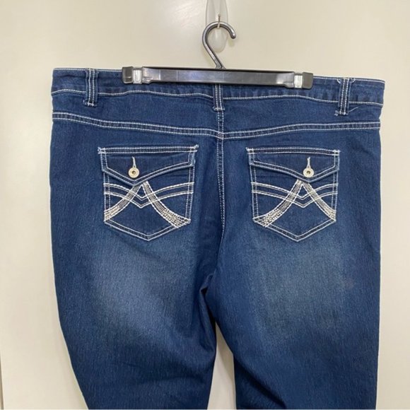 SWEET JEANS Blue Medium Dark Wash Capri Jeans Size 20 - Picture 7 of 10